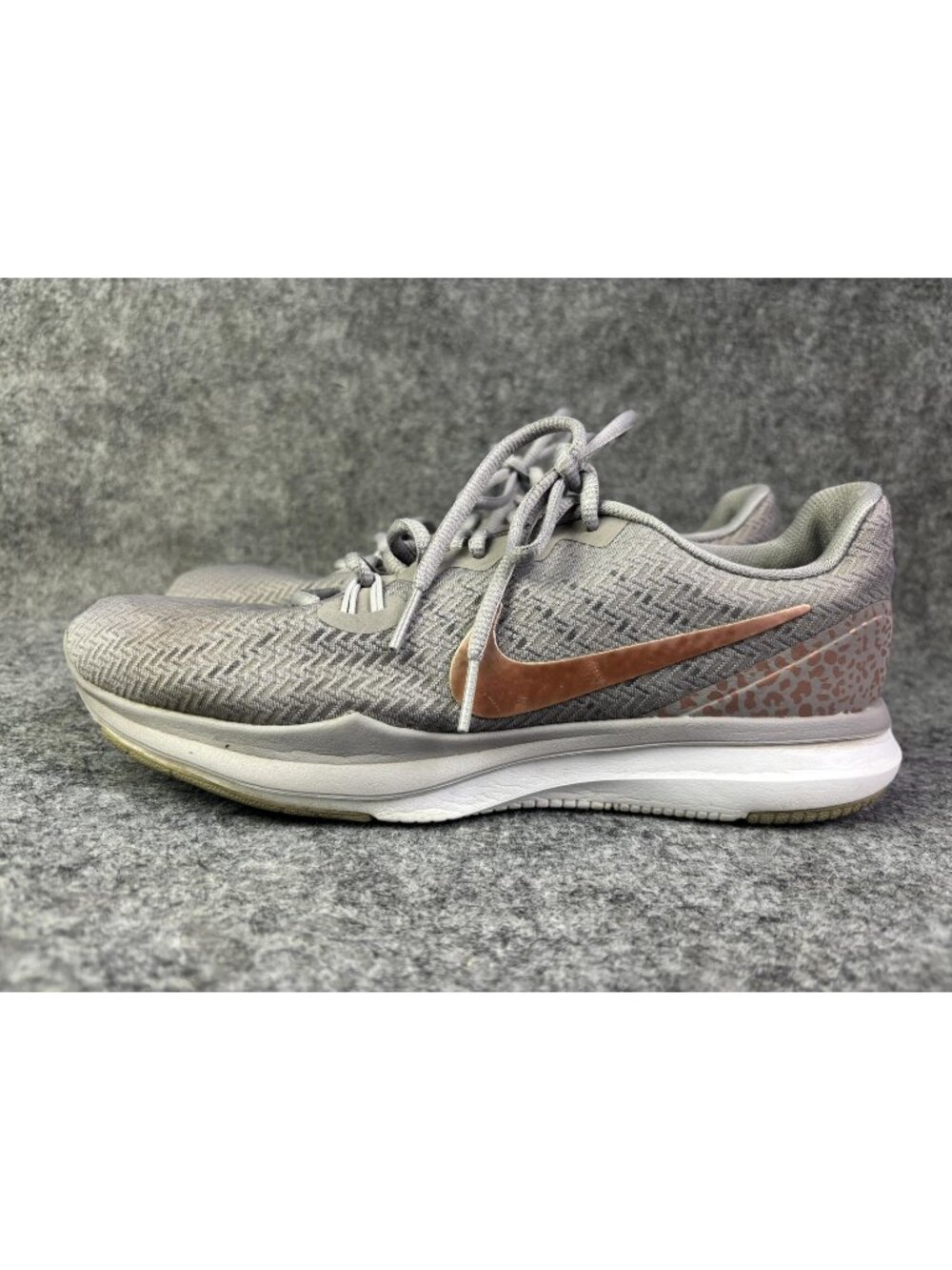 Nike Training Shoes Womens‎ Size 8.5 Gray Chevron Mesh Sneakers 917172-004